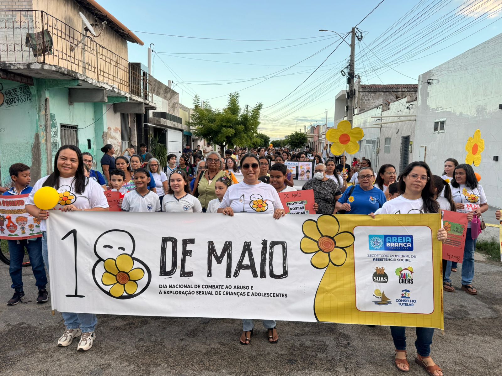 Areia Branca realiza caminhada de combate à exploração Infantojuvenil