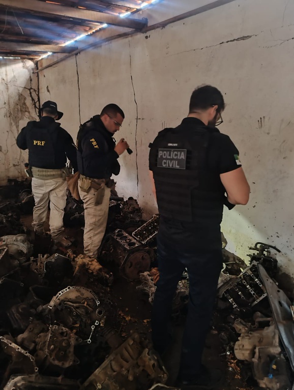 PRF e Polícia Civil apreendem monoblocos e motores veiculares em ação conjunta