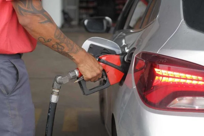 Preço da gasolina dispara no RN e acumula alta de 68% em apenas 91 dias