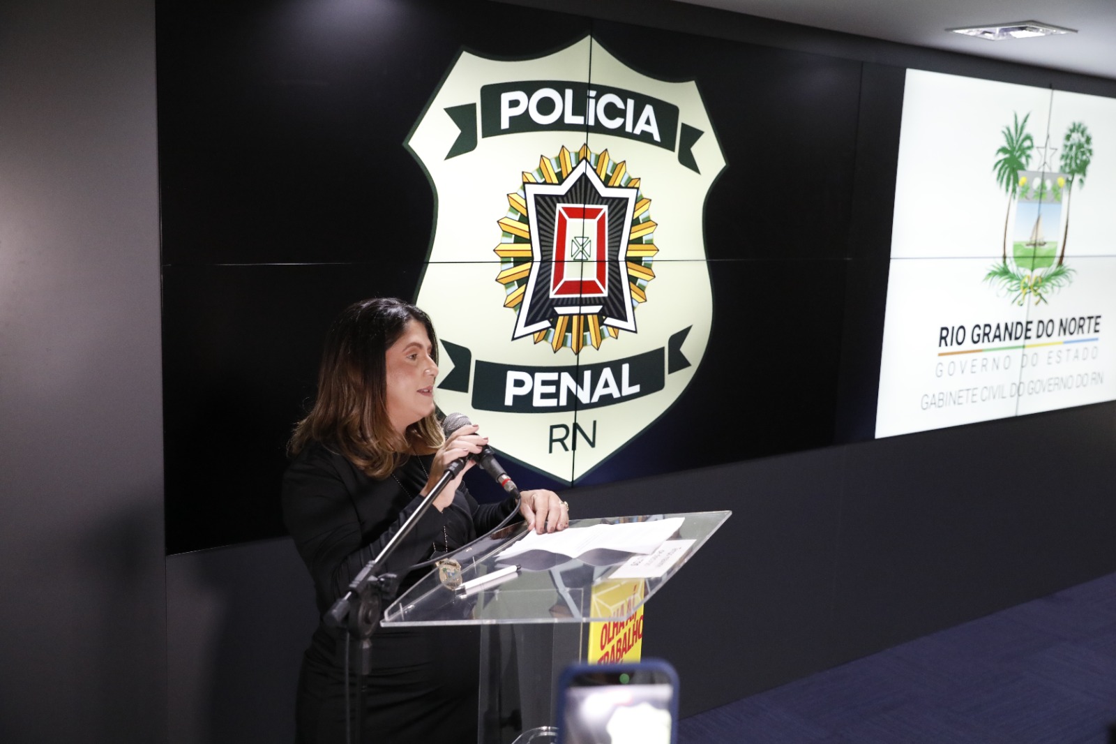Governo empossa primeira diretora geral da Polícia Penal no RN