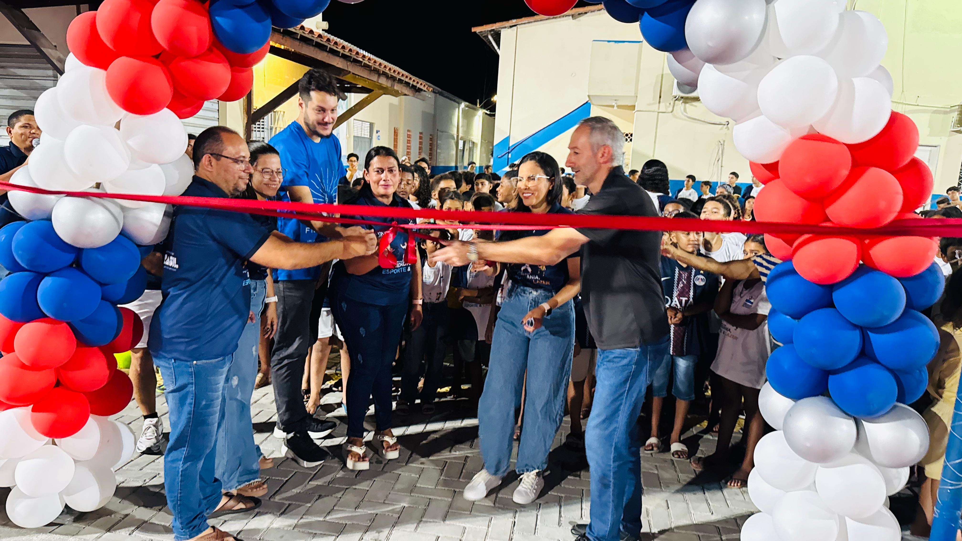 Centro Juvenil Dom Bosco reinaugura quadras com celebração e presença de liderança salesiana internacional