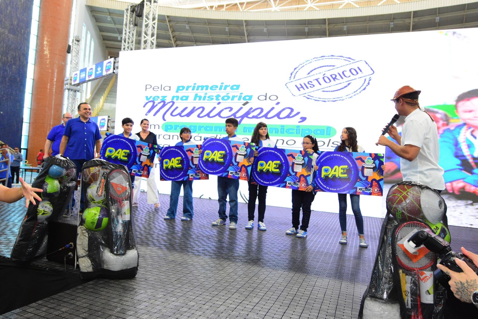 Prefeito Allyson lança edital do PAE e anuncia Programa de transporte gratuito para estudantes e reforma de escolas