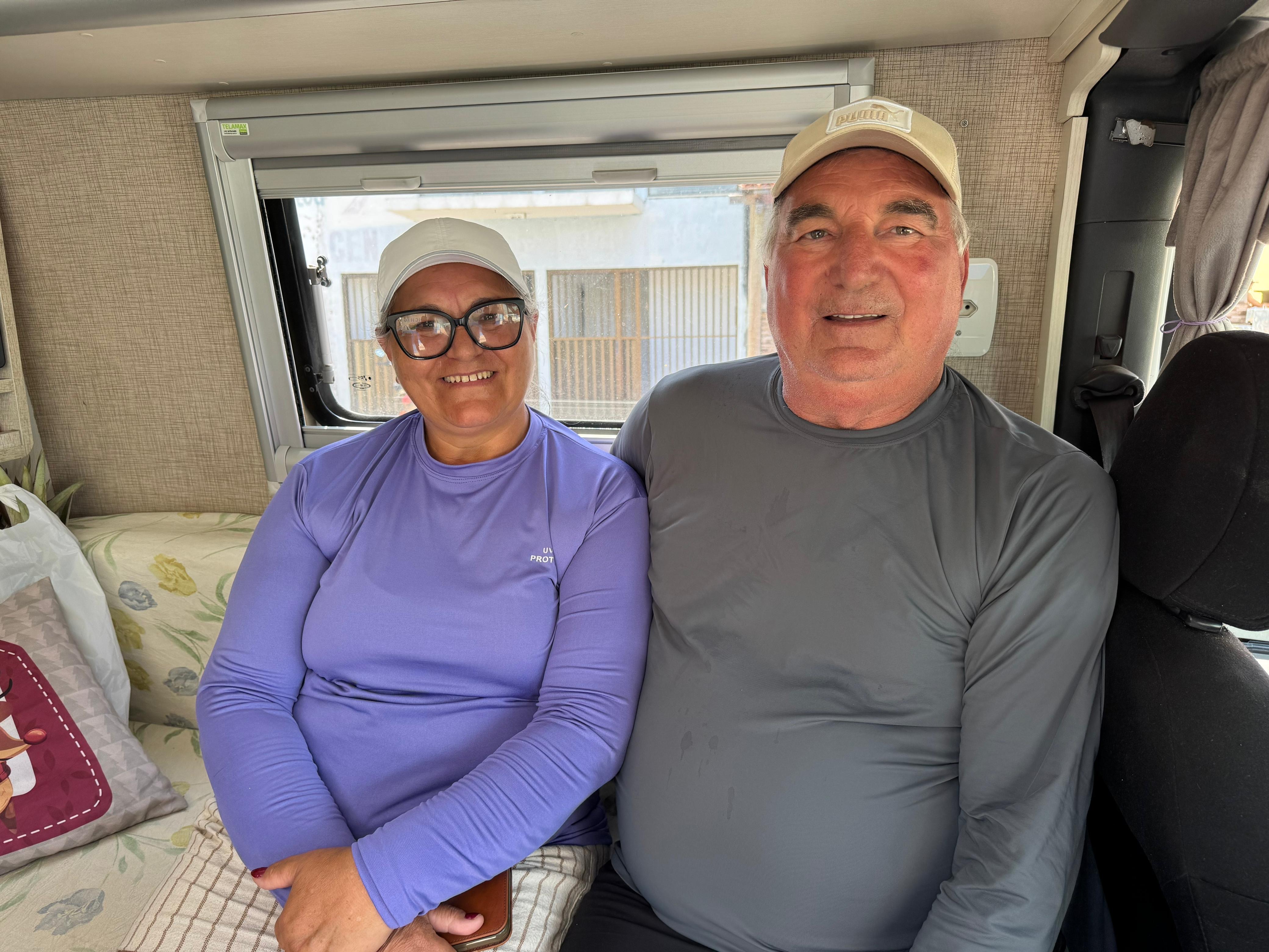 Casal de Guaratuba chega a Areia Branca em viagem pelo Brasil