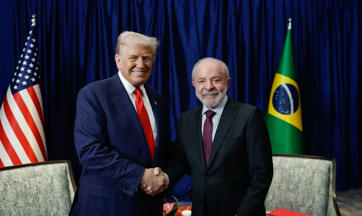 Lula e Trump conversam por telefone e brasileiro acerta ida a Washington