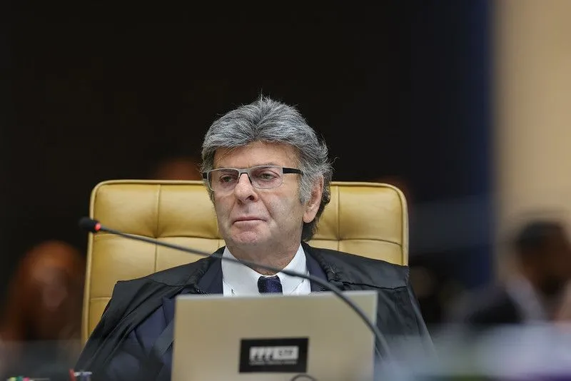 Fux suspende decisão de Dino e volta ordem do TSE contra post de Aparecida