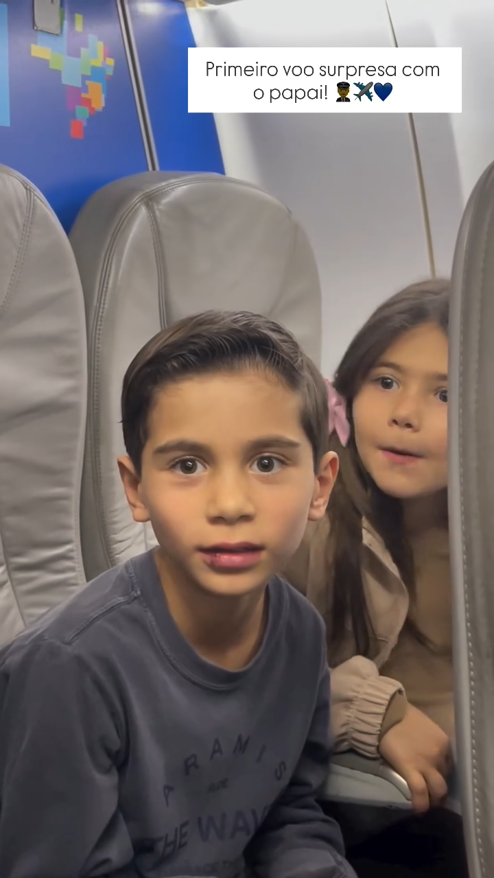 Filha chora de emoção ao perceber que o pai era o piloto do avião