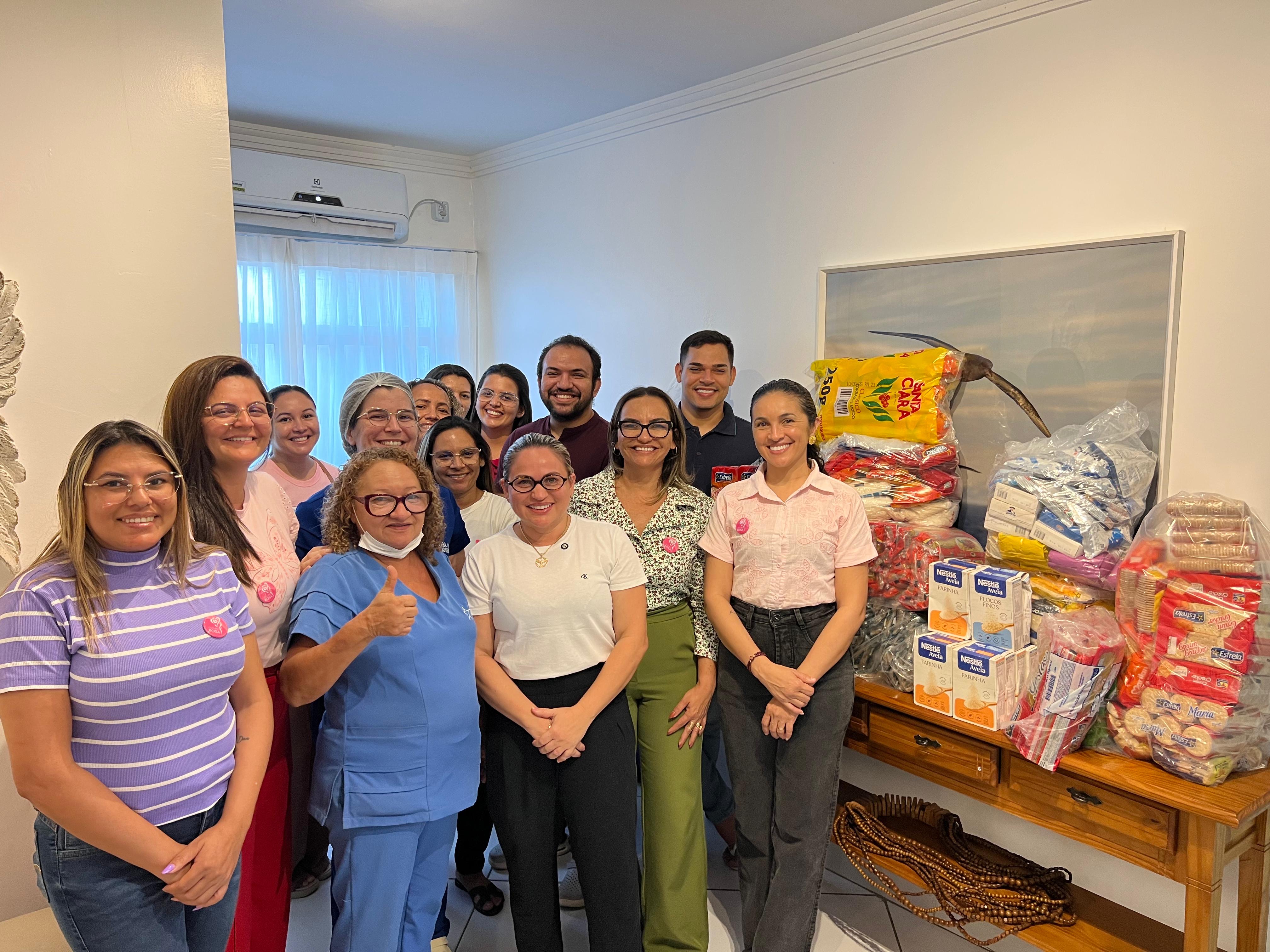 Prefeita Cinthia Sonale realiza entrega de alimentos à Liga Mossoroense de Estudos e Combate ao Câncer