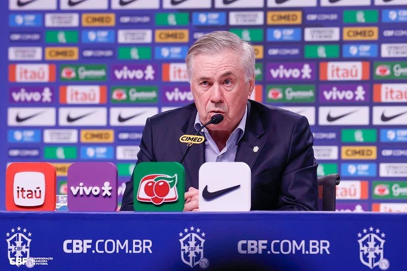 Ancelotti rejeita convite da Itália e garante permanência na Seleção Brasileira