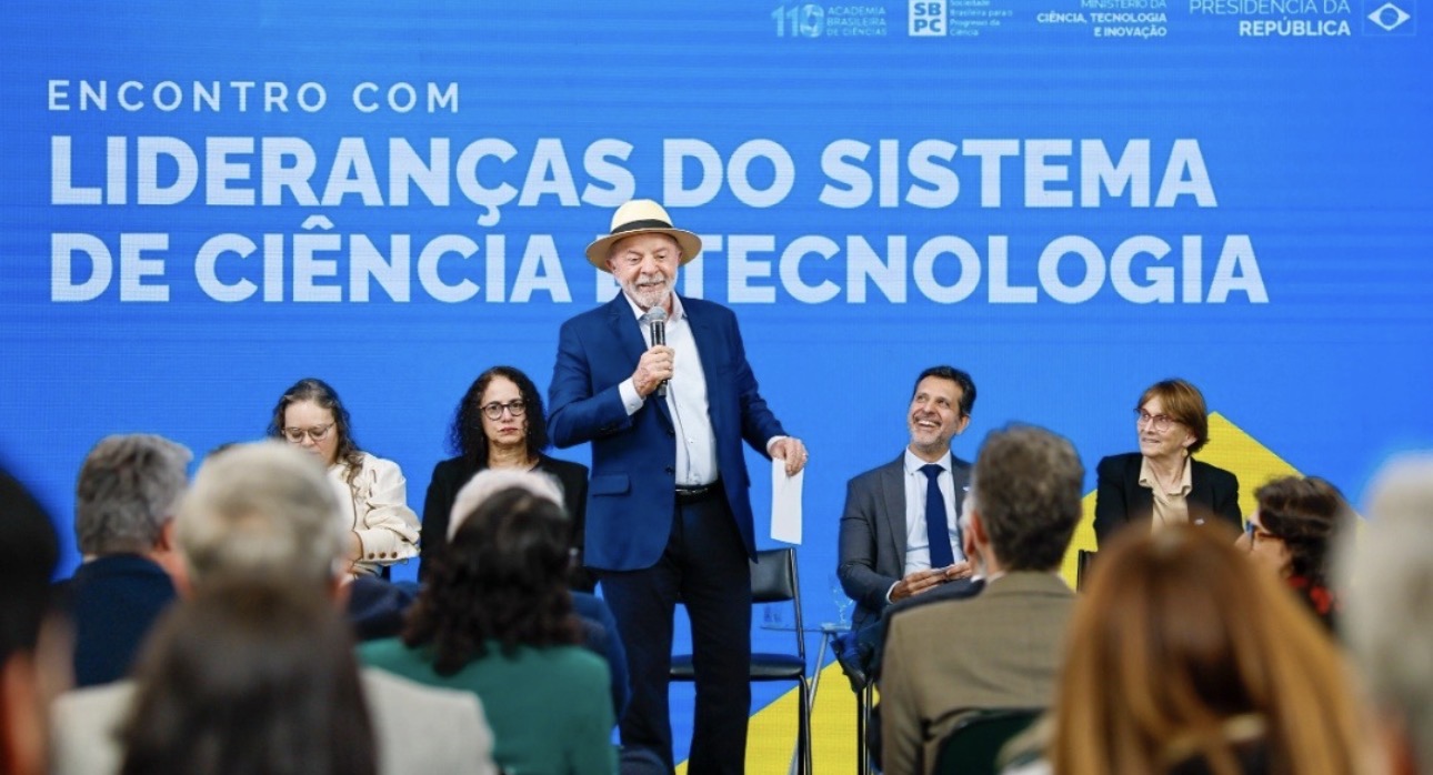 Lula chama Bolsonaro de "imbecil" ao rebater críticas sobre suposta caixa-preta do BNDES