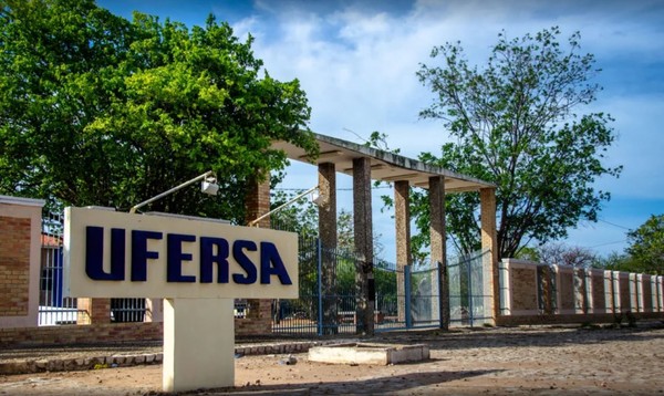 Professor da Ufersa é suspenso por uso de certificado falso de vacinação