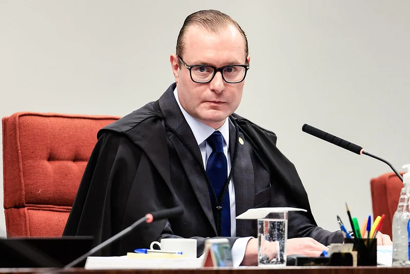 Ministro Zanin nega ação que cobrava instalação da CPI do Banco Master