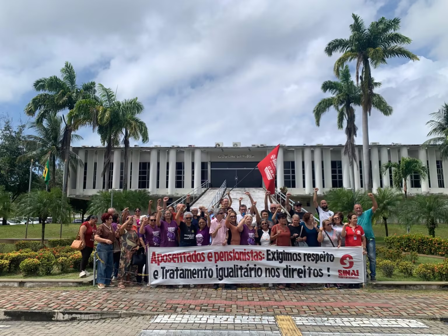 Atraso nos salários leva sindicatos a protesto; Governo anuncia novas datas de pagamento