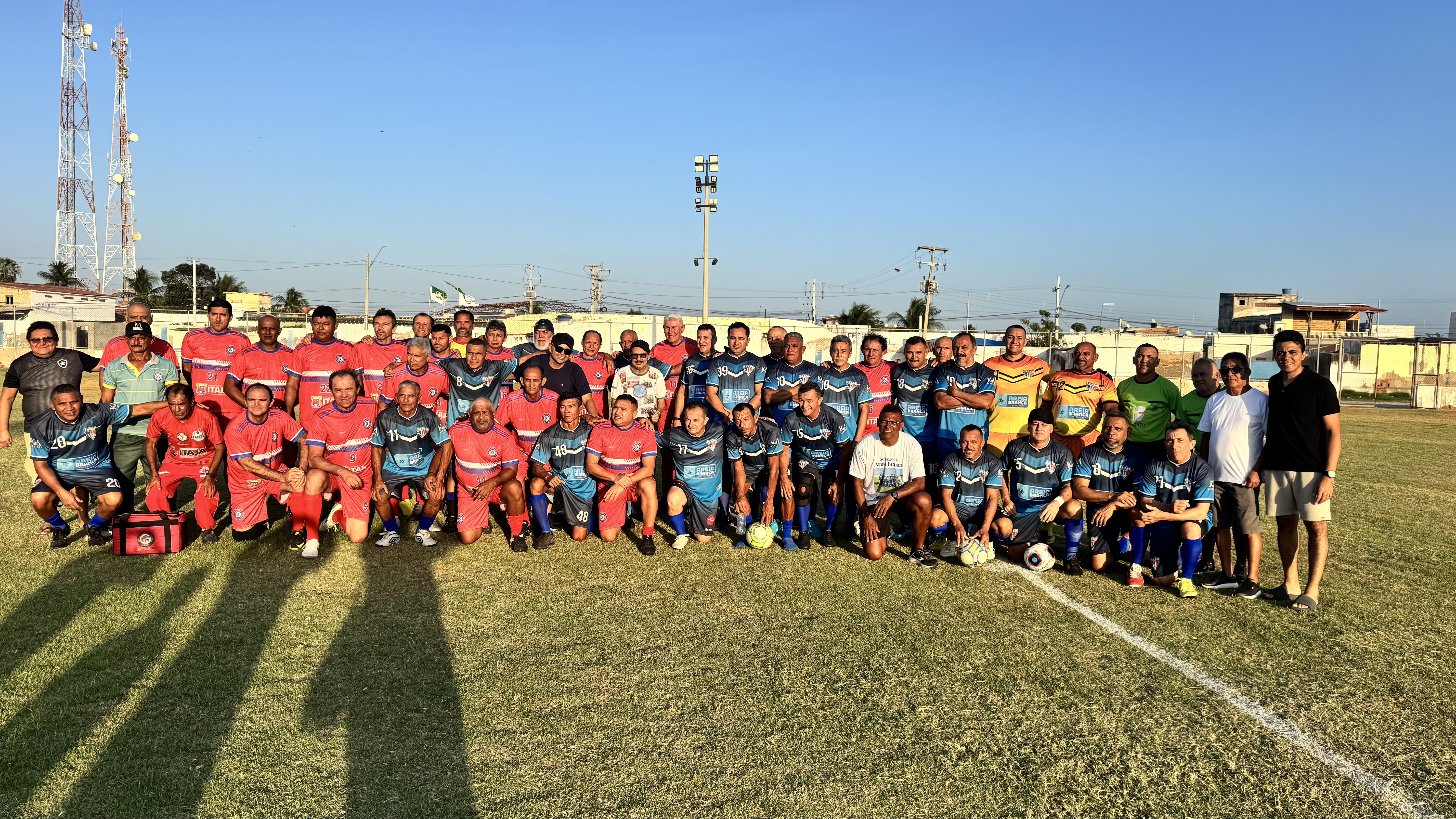 Amistoso entre Areia Branca e Itajá reúne ex-jogadores e homenageia Souza ídolo do América-RN