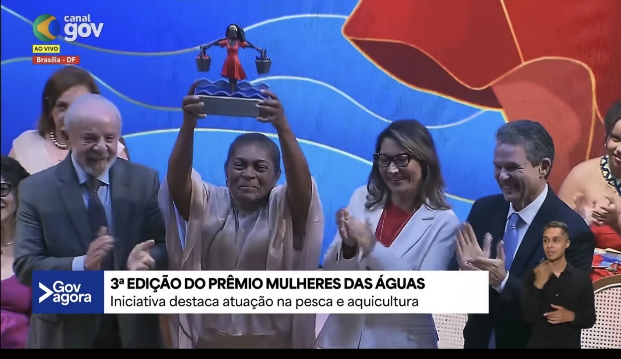 Marisqueira de Grossos é homenageada em prêmio nacional em Brasília