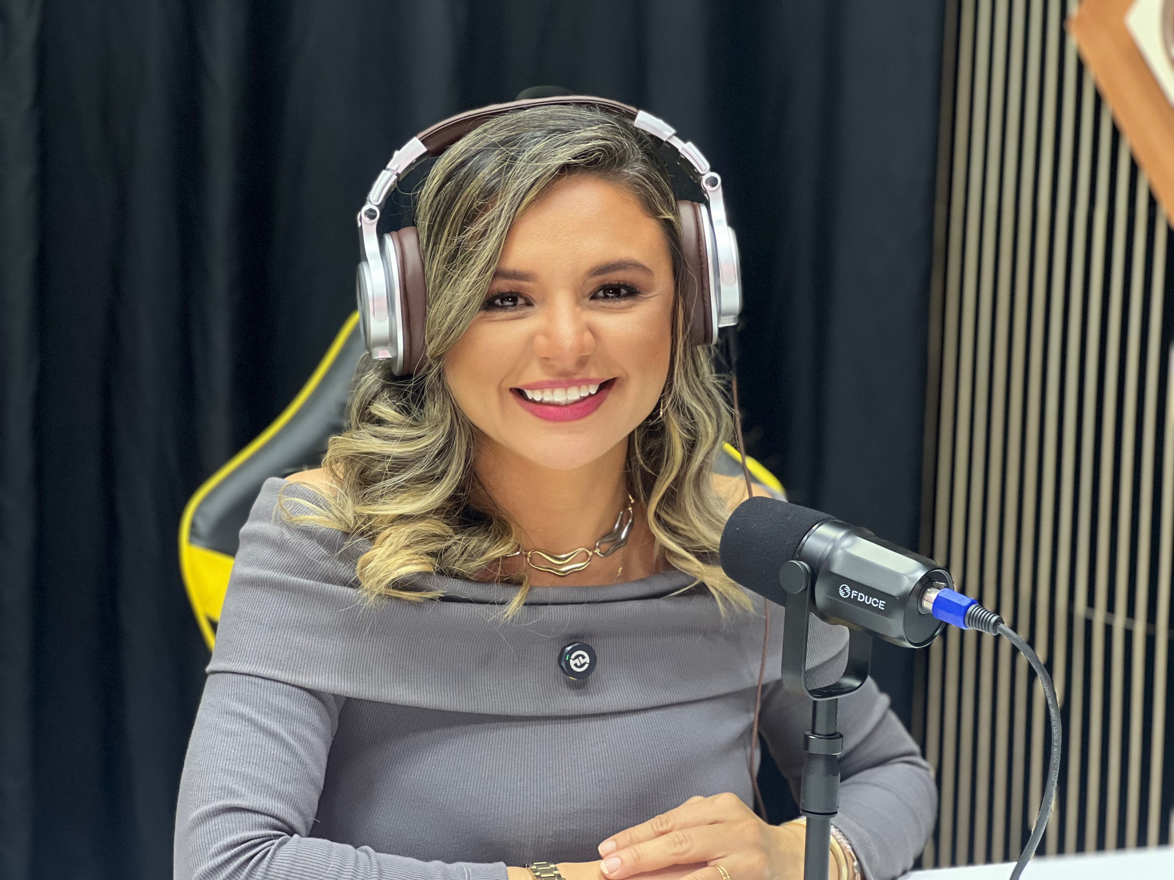 AlineCast recebe Pâmela Maia nesta terça-feira na programação da TV Areia Branca e no canal Aline Linhares