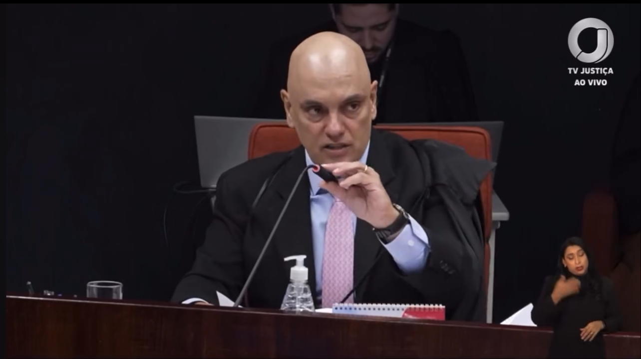 Moraes vota para condenar Bolsonaro e outros sete réus por plano de golpe