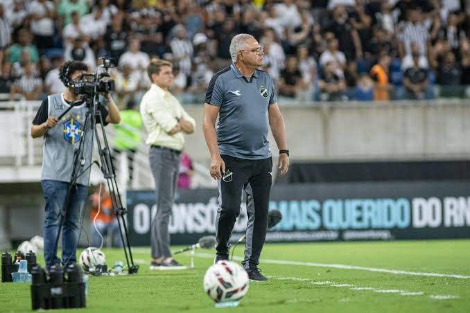 Waguinho Dias deixa o comando técnico do ABC após decisão em comum acordo