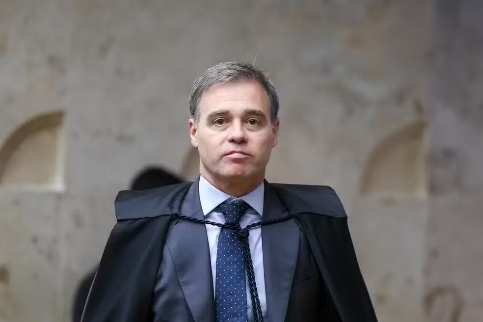 Ministro André Mendonça cita livro ‘1984’, de George Orwell, em decisão que afastou diretor-geral da PF