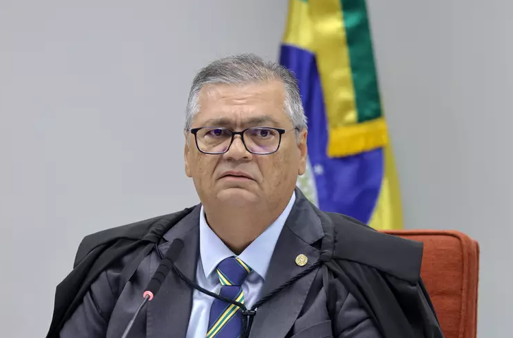 Ministro Flávio Dino derruba sigilo de ação da PF no caso "Dark Horse" filme de Bolsonaro