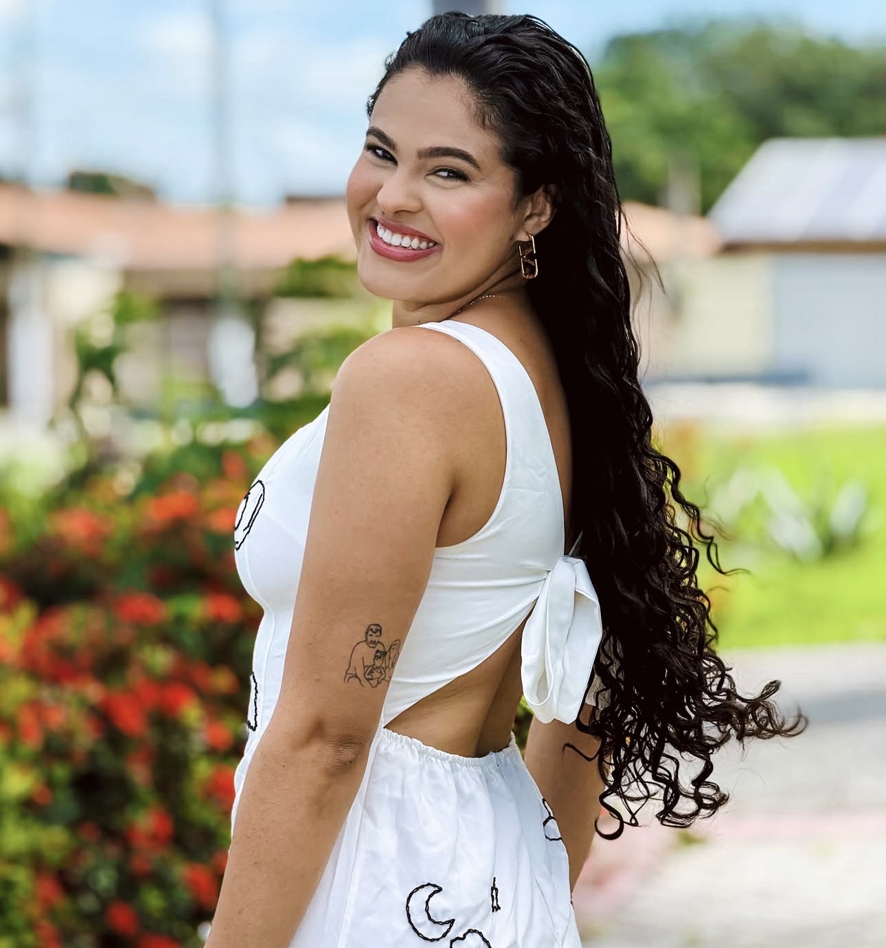 Nathalia Pinheiro é uma das novidades na transmissão da TV Areia Branca no Pingo da Mei'Dia