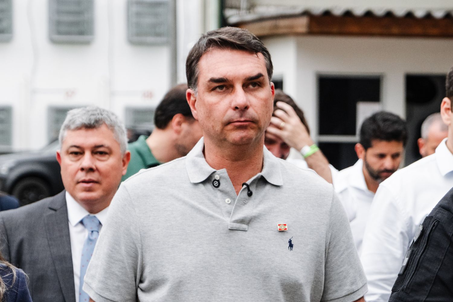 Flávio Bolsonaro é investigado no STF sobre Dark Horse e relação com Vorcaro