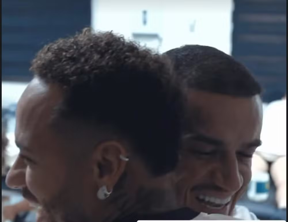 Reencontro na Vila: Neymar dá as boas-vindas a Philippe Coutinho, novo reforço do Santos