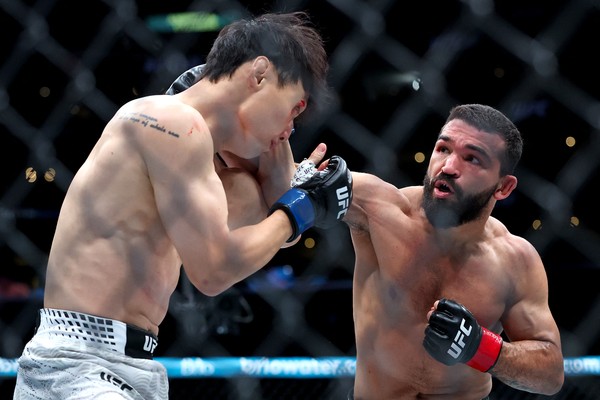 Potiguar Patrício Pitbull vence coreano Doo Ho Choi no UFC 331