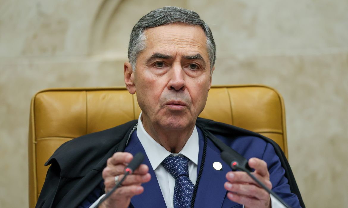 Ministro Luís Roberto Barroso anuncia sua aposentadoria do STF