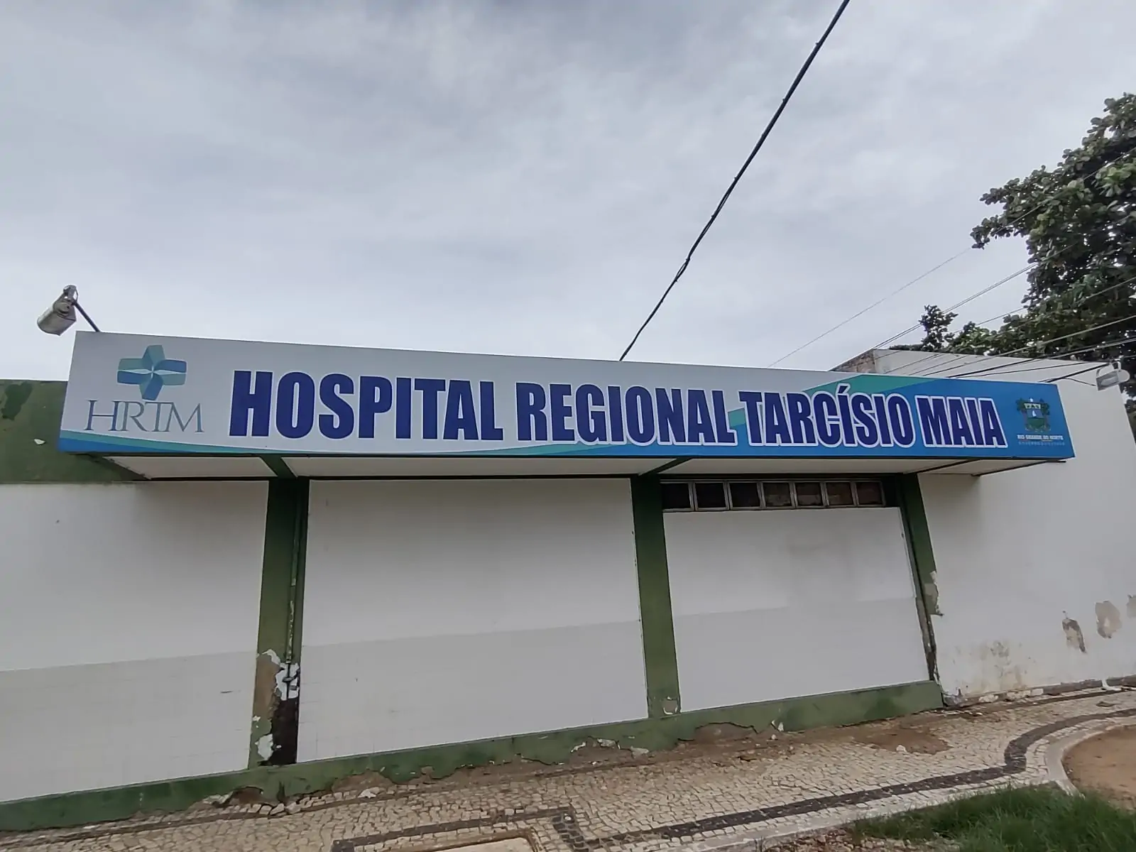 Idosa é atingida por telha após forte ventania em Mossoró