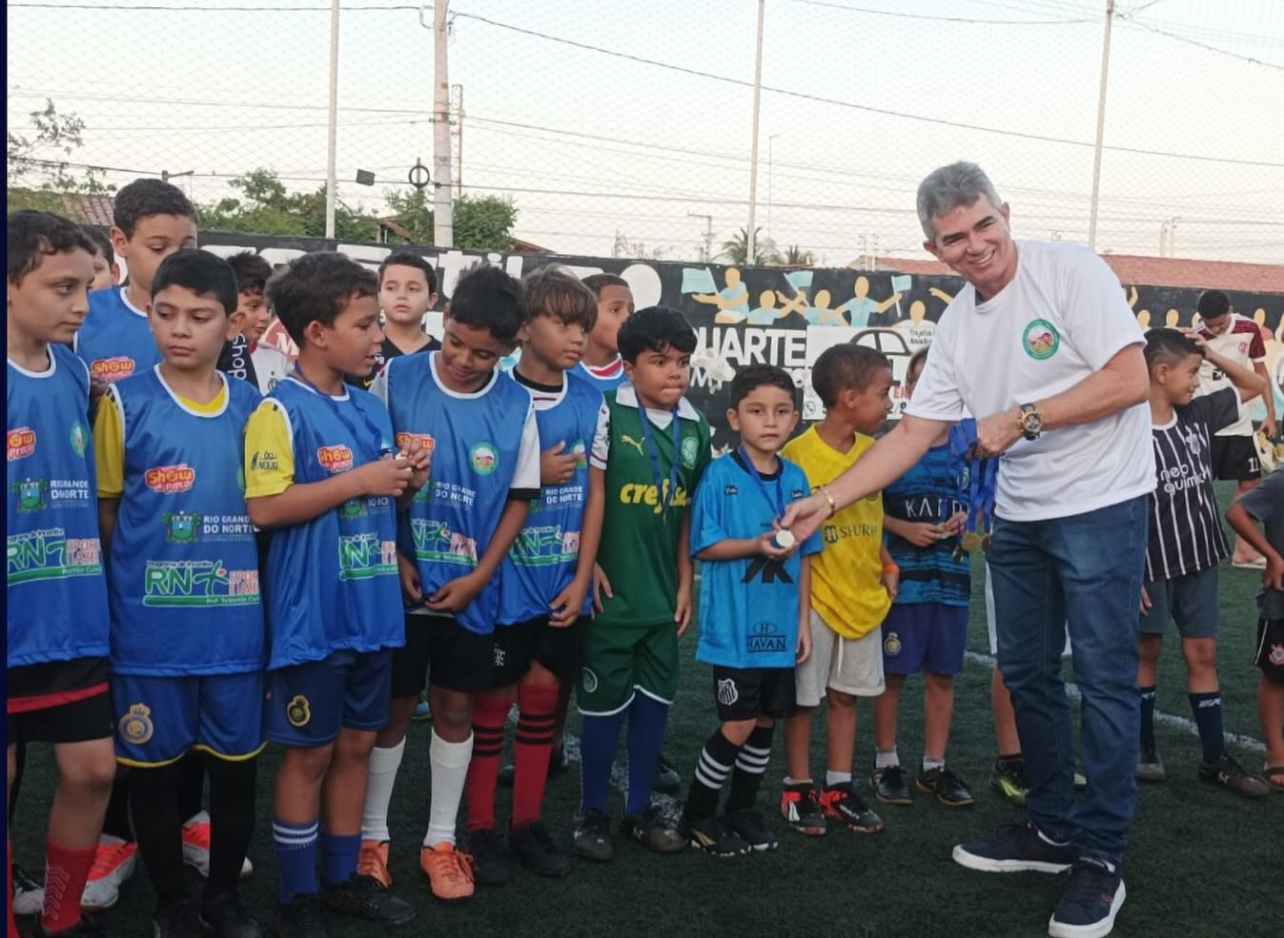 Festa das Crianças da escolinha Chute Inicial reúne alegria e com participação de Medeiros Maia