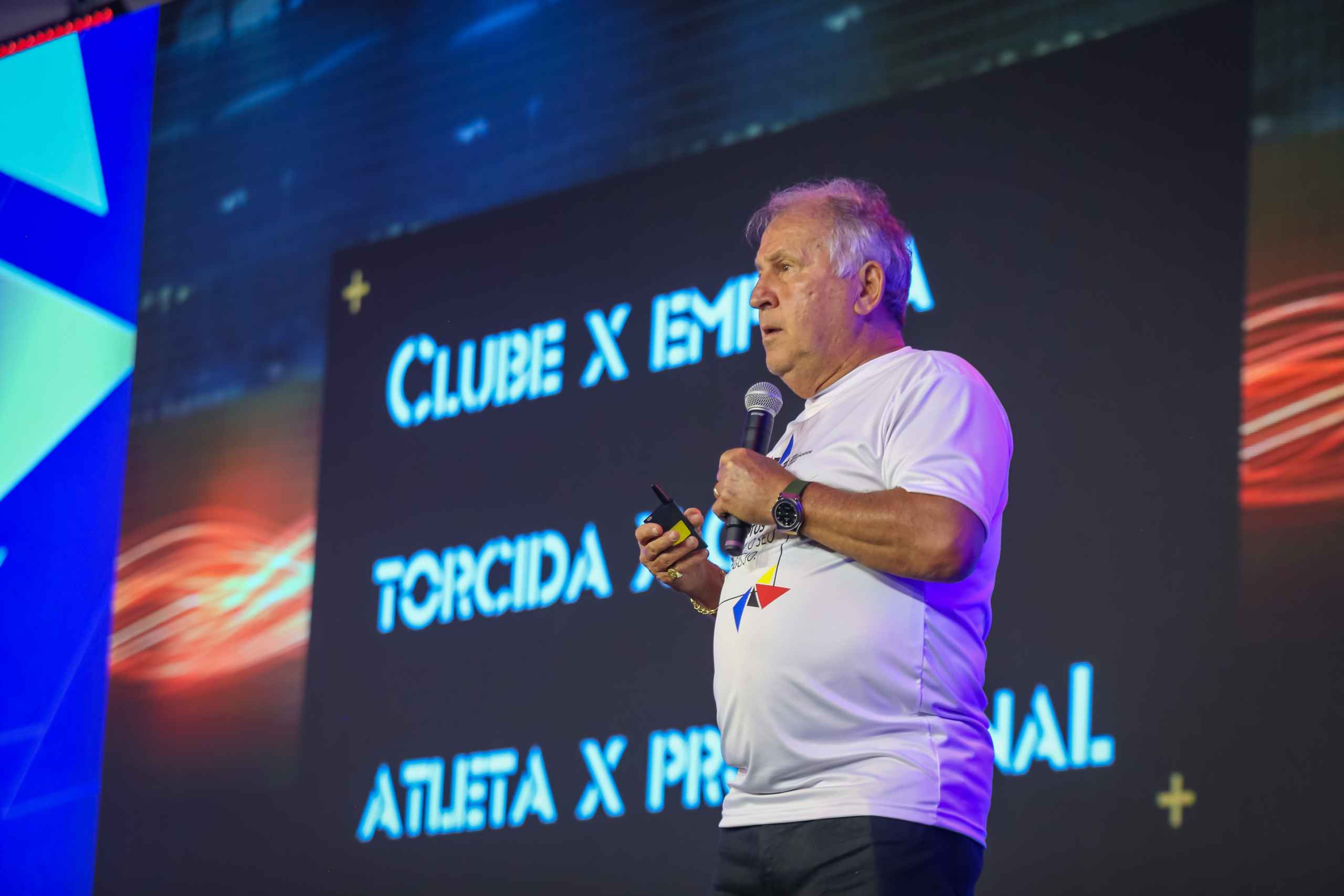 Zico fará palestra em Mossoró sobre liderança e rotina campeã