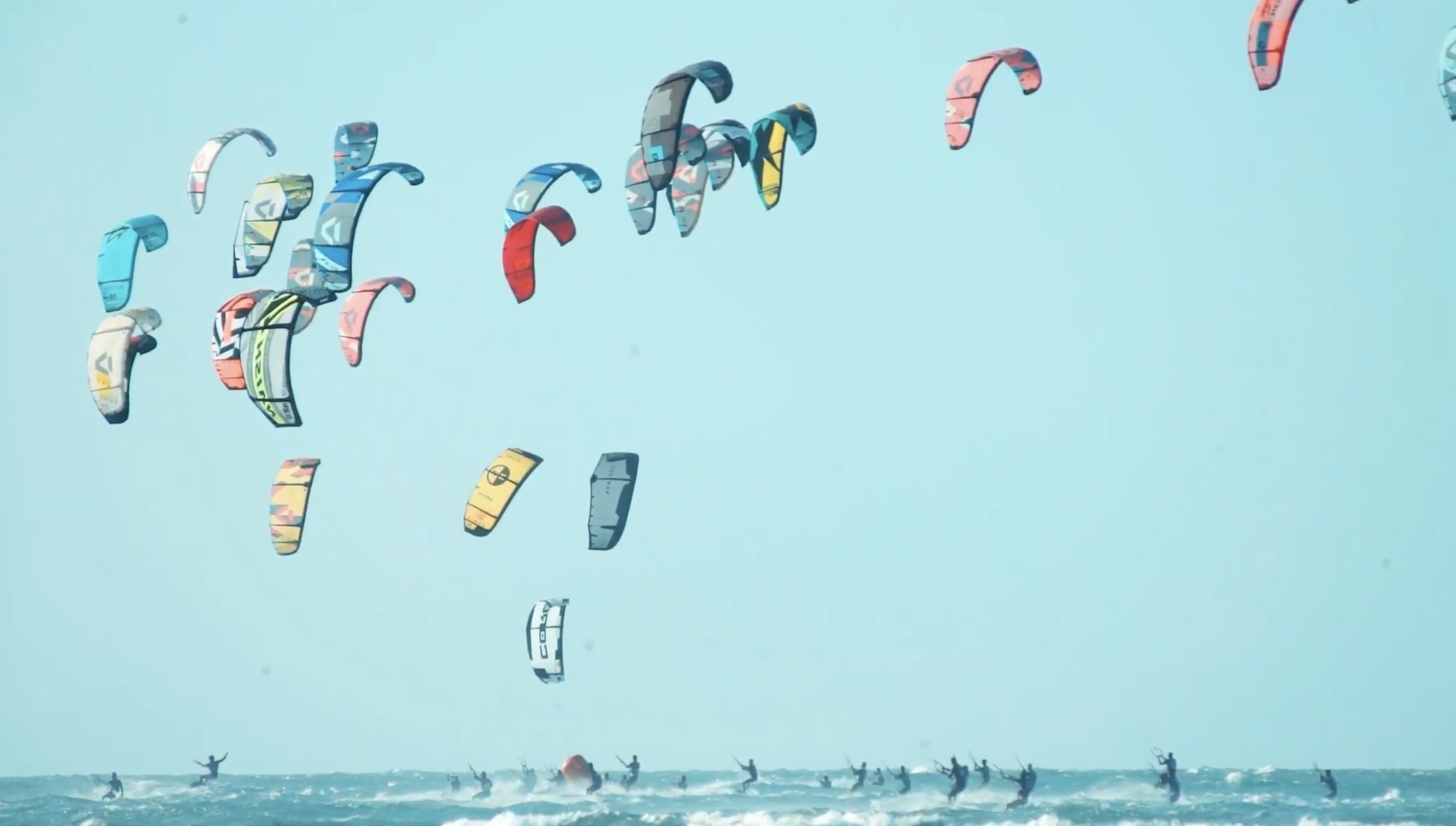 Areia Branca dá largada à programação esportiva do KiteFest 2025 com grandes nomes do Kitesurf nacional e internacional