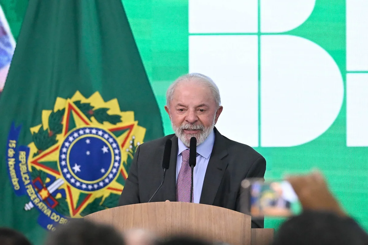 Lula diz que vai se candidatar a reeleição em 2026