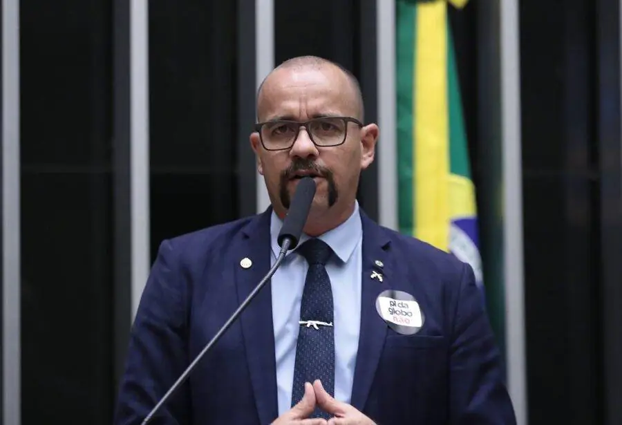 Deputado oferece recompensa para policiais que prenderem ou matarem assassinos de criança na Grande Natal