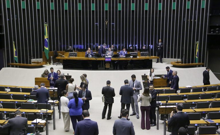Câmara aprova medida provisória que reformula as regras do setor elétrico