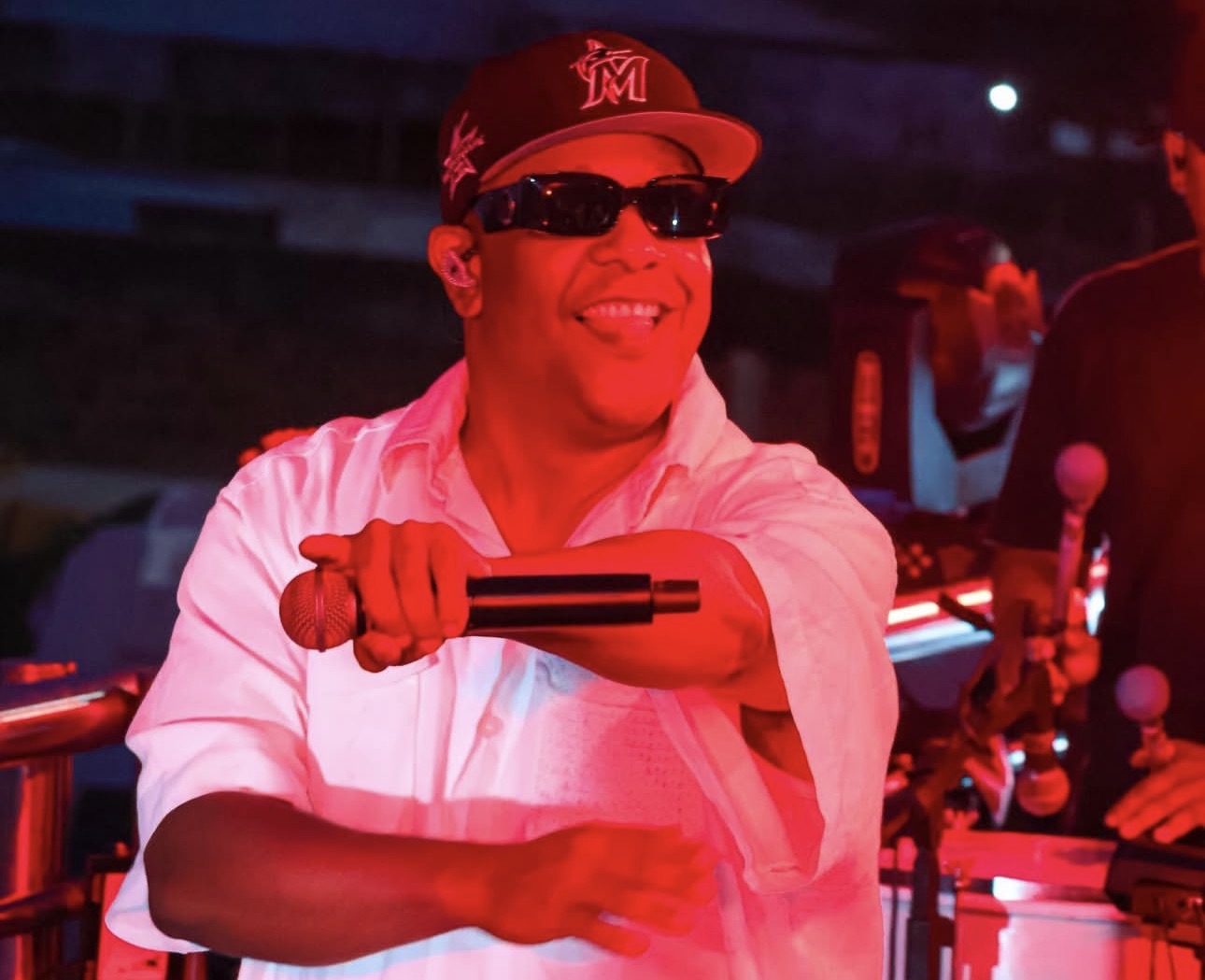 Psirico arrasta multidão em arrastão da Praia de Upanema até o Cais em Areia Branca