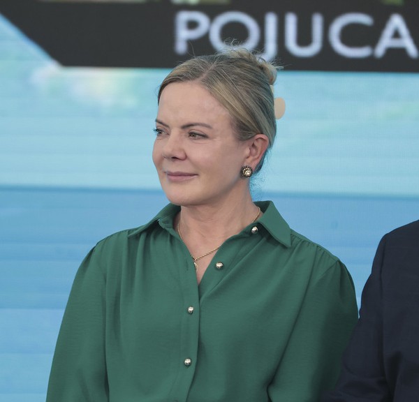 Gleisi Hoffmann diz que governo Lula é "terminantemente" contra o projeto que equipara a atuação de facções criminosas no país a terrorismo.