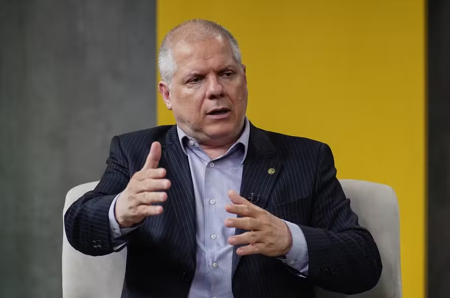 Ex-presidente do INSS no governo Lula é preso em operação da PF