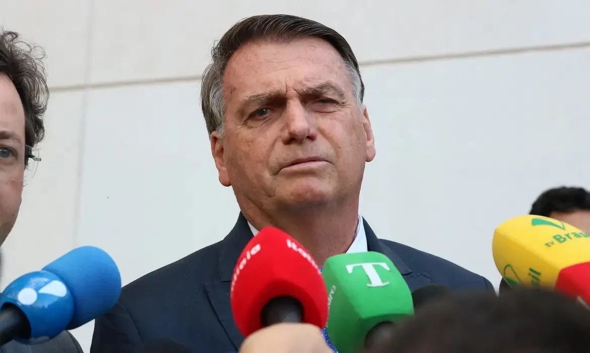PGR recomenda manter Bolsonaro em prisão domiciliar apesar de pistola apreendida