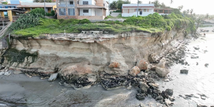 Pedra do Chapéu está com risco  aumentado de deslizamento de rochas em Tibau