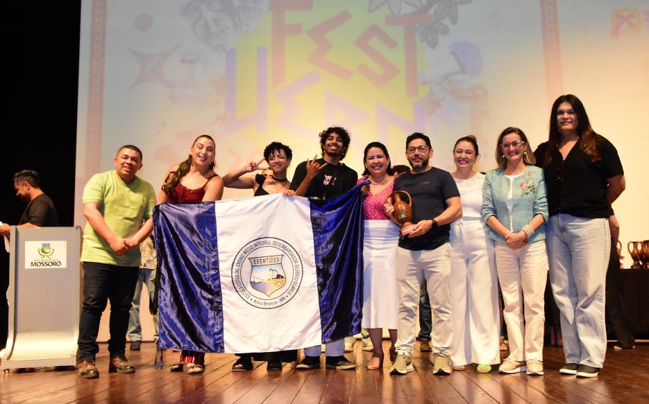 Artistas de Areia Branca são destaques no FESTUERN com o espetáculo A Peixaria de Jurema