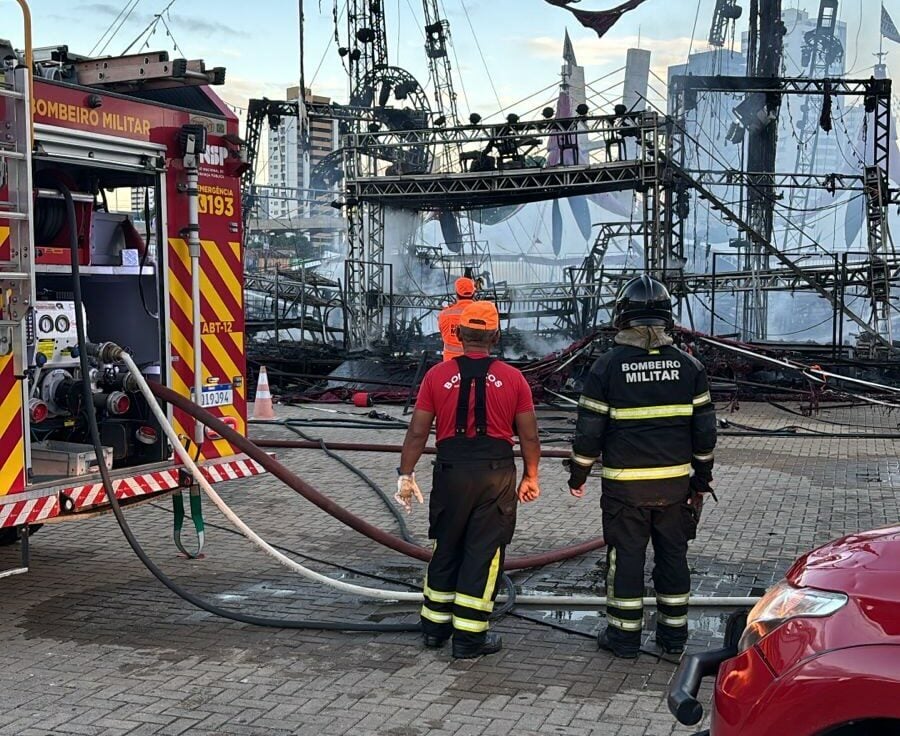 Incêndio no Circo do Tirulipa pegou fogo na área externa da Arena das Dunas