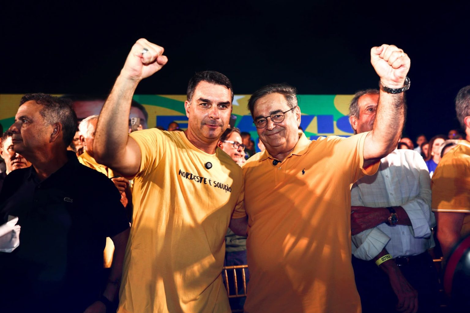 Flávio Bolsonaro chega ao RN e cumpre agenda com Álvaro em Natal