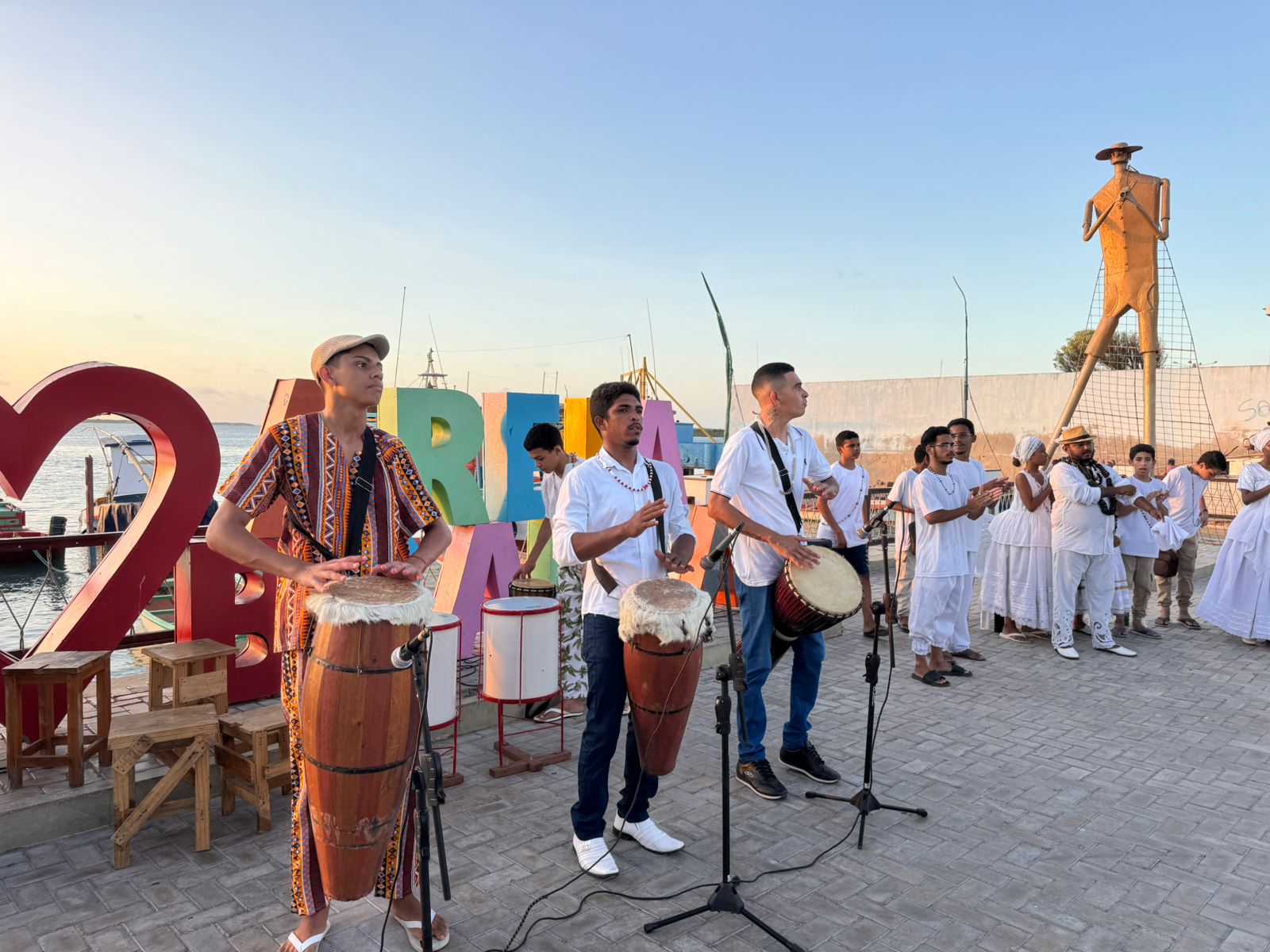 O Cortejo Afro celebra o Dia da Consciência Negra e toma as ruas de Areia Branca