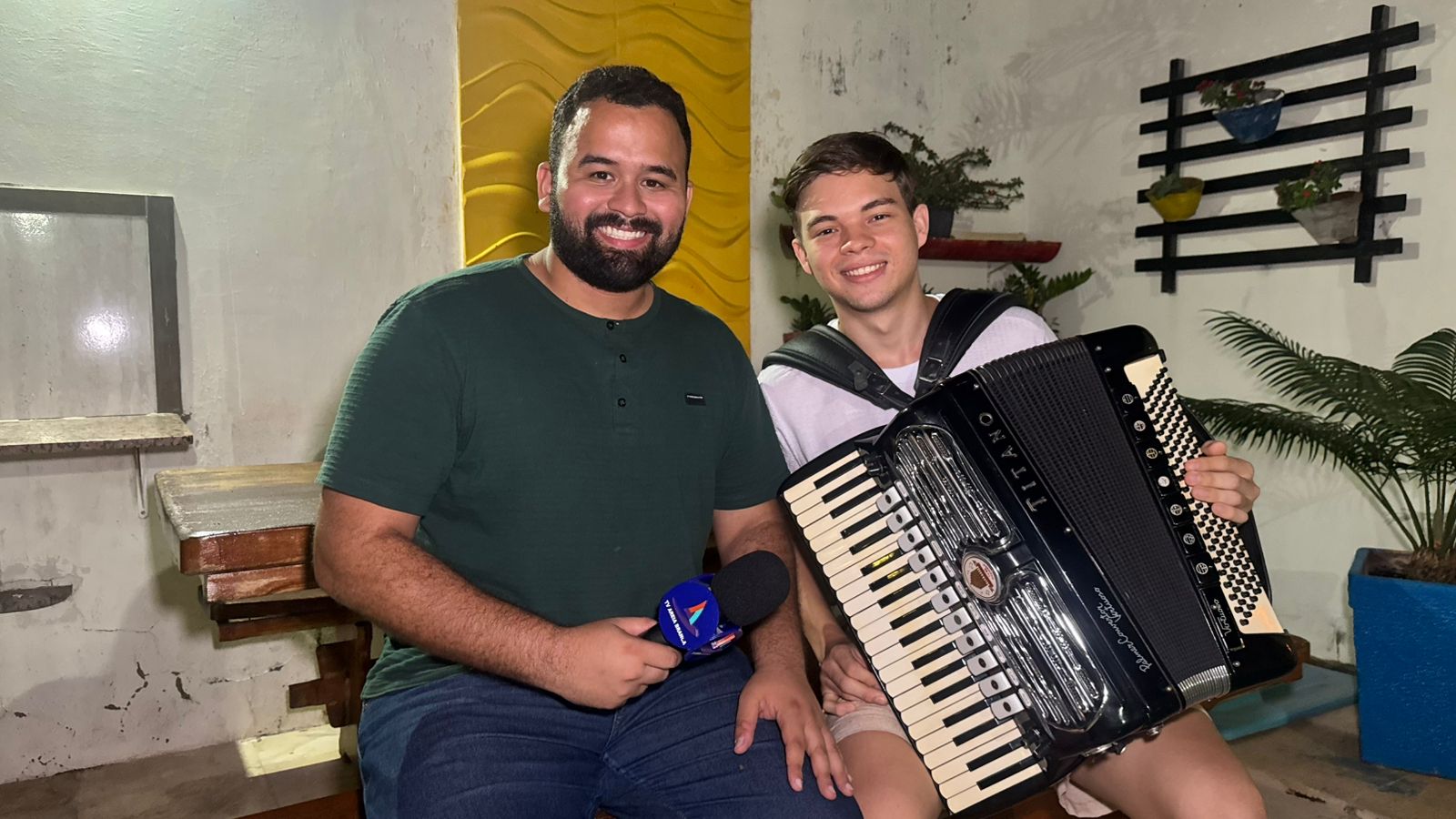 A TV Areia Branca homenageia o Dia do Sanfoneiro entrevistando o músico Mateus Gabriel
