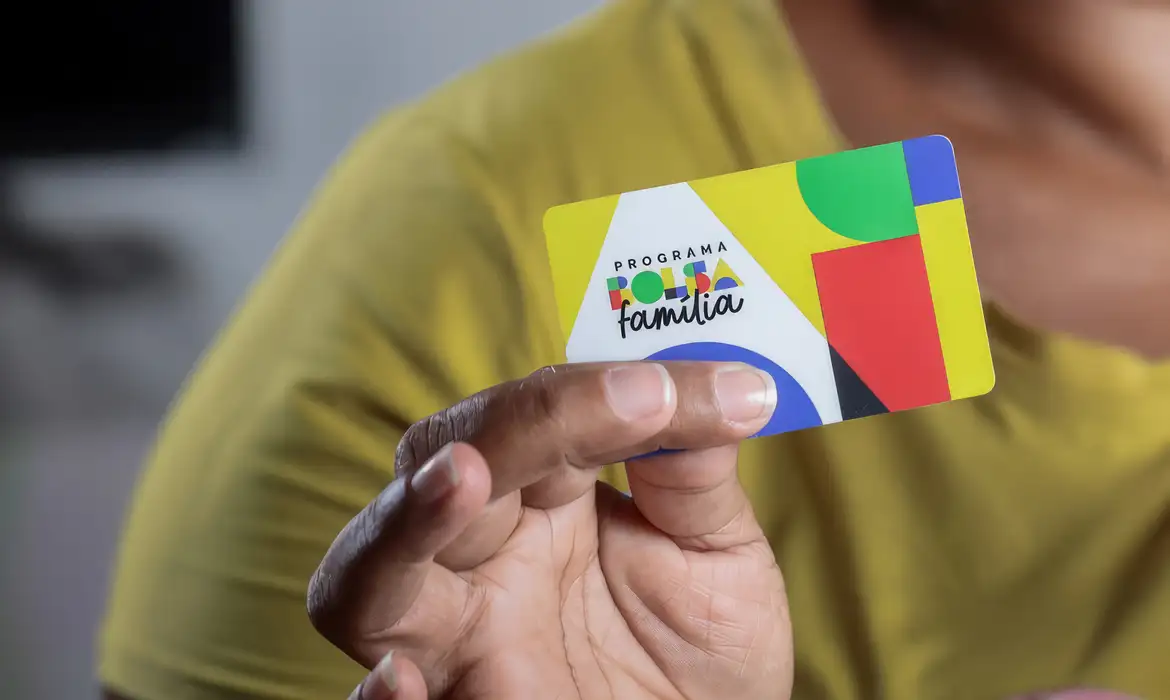 Governo reajusta Bolsa Família em 15%; impacto é de R$ 5,8 bi em 2026 e R$ 22 bi em 2027