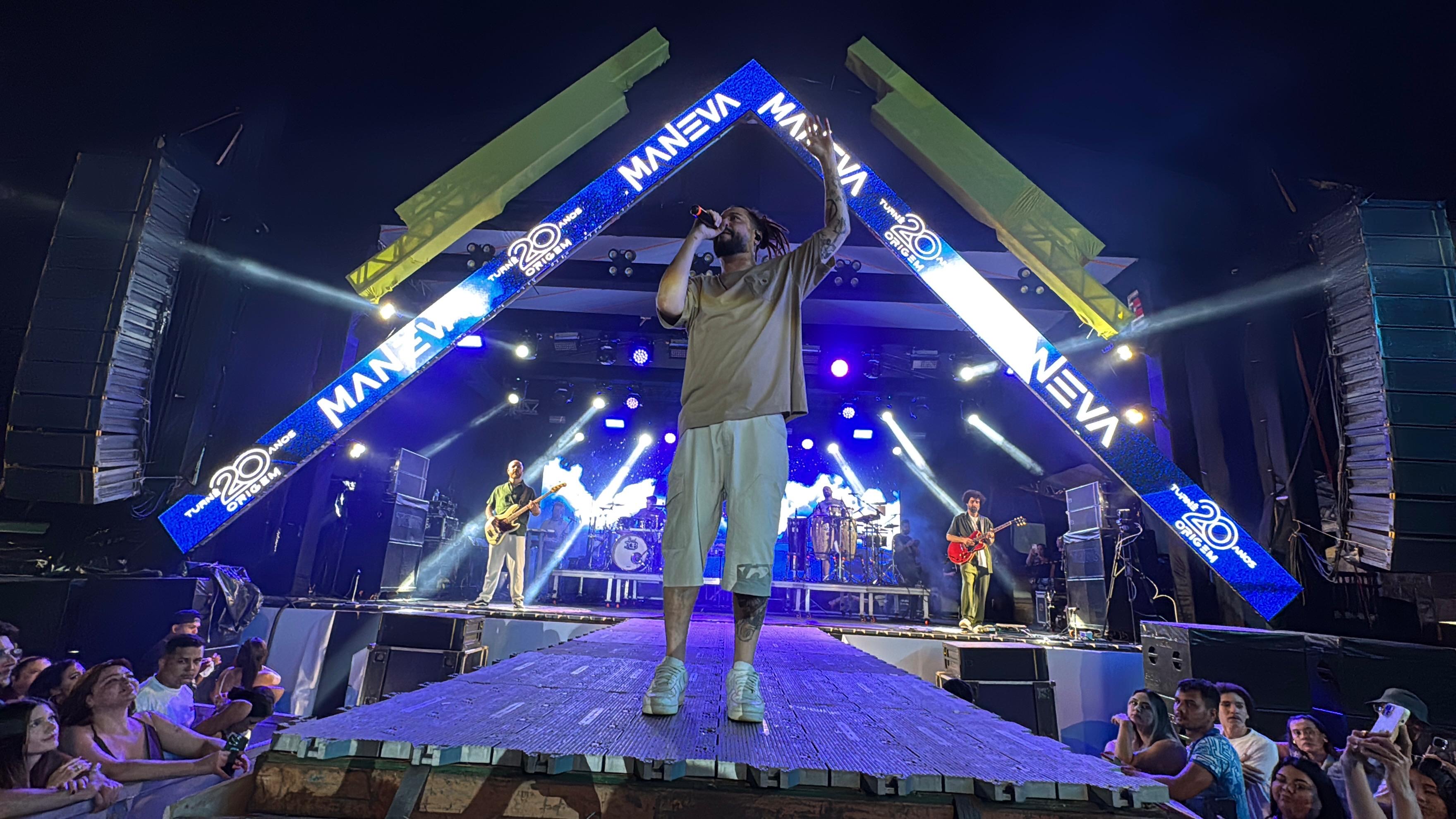 Maneva encanta público em sua primeira apresentação em Areia Branca