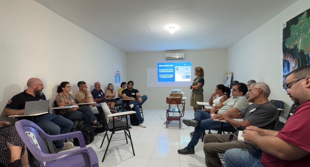 Oficina discute pesca de cardume associado em Areia Branca