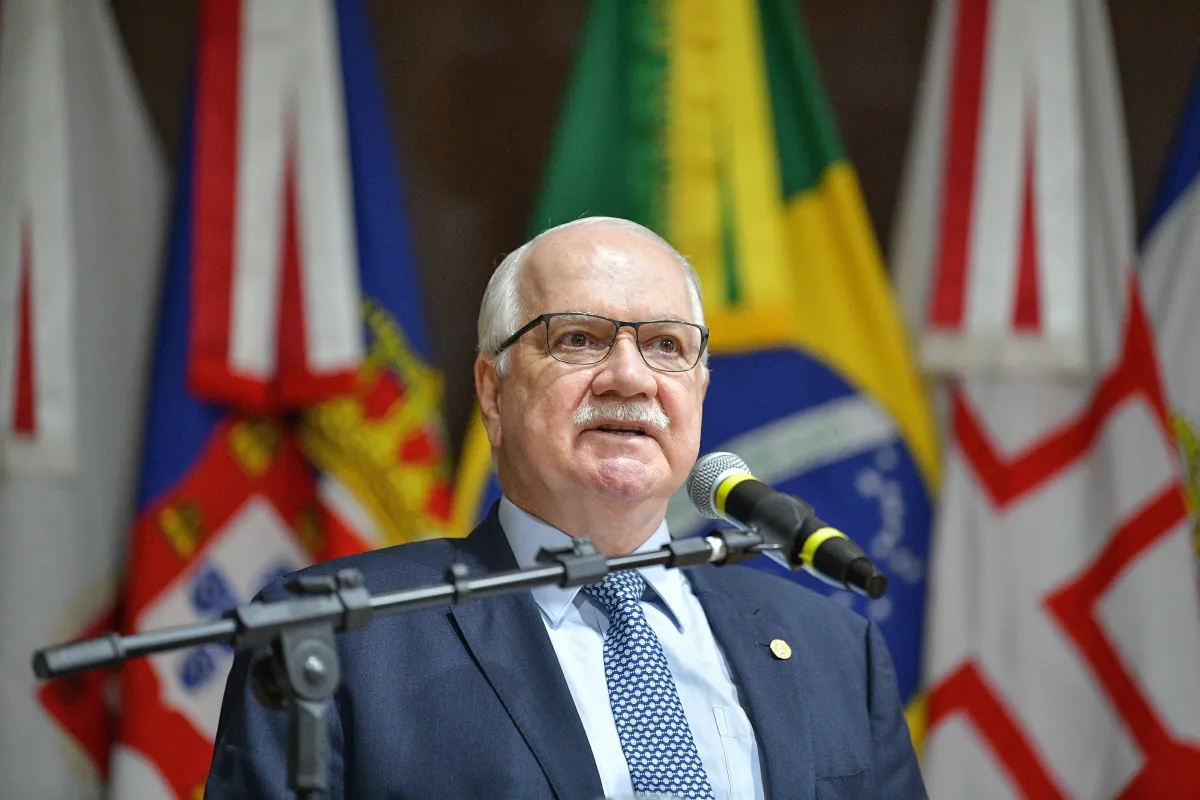 Fachin promete analisar caso de Moraes e tomar as medidas necessárias