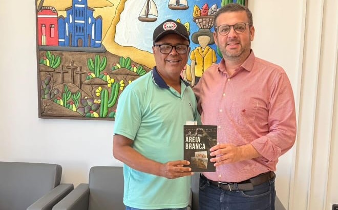 Muito além da escrita: Paulo César de Brito transforma a leitura em um movimento de valorização da cultura local.